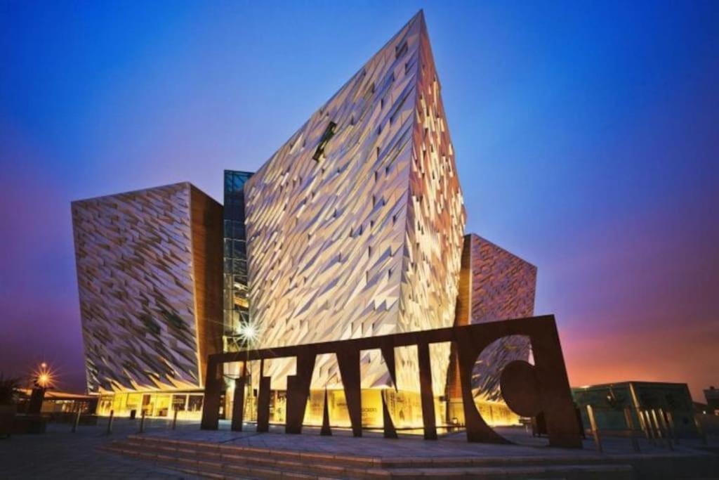 Modern 2-Bedroom City Apartment With Free Parking Belfast Exterior foto