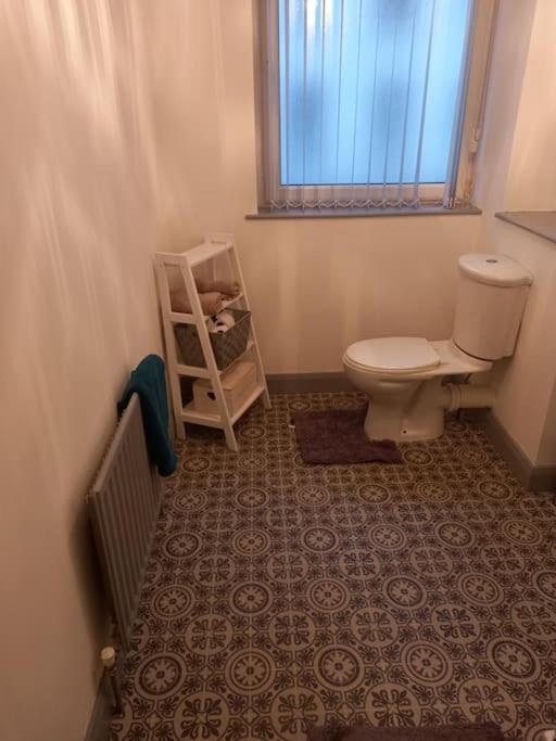 Modern 2-Bedroom City Apartment With Free Parking Belfast Exterior foto