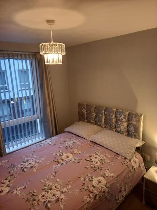 Modern 2-Bedroom City Apartment With Free Parking Belfast Exterior foto