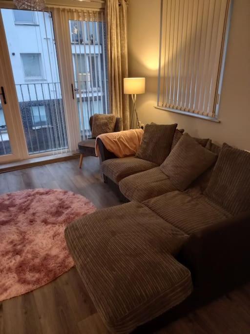 Modern 2-Bedroom City Apartment With Free Parking Belfast Exterior foto